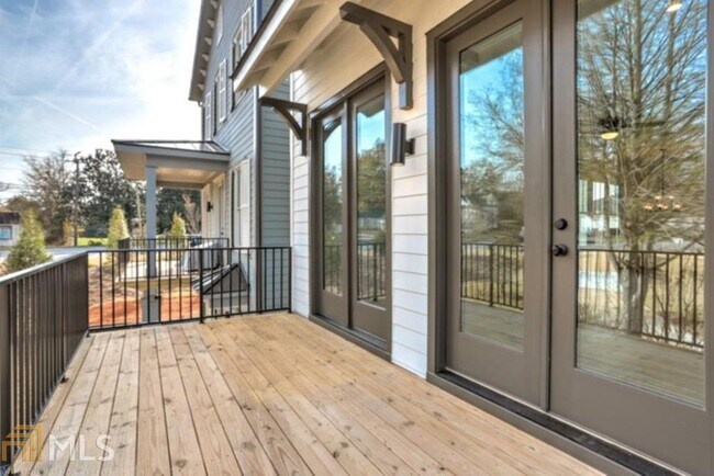 Foto del edificio - 330 Magnolia Pl