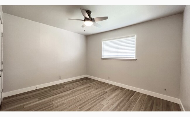 Building Photo - 11208 Renel Dr