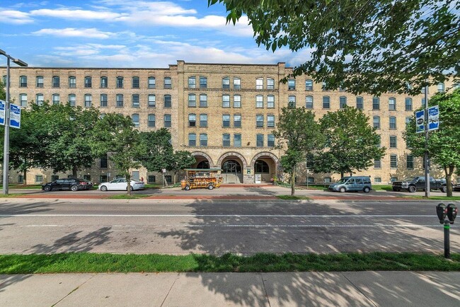 The Boardwalk Building - 940 Monroe Ave NW