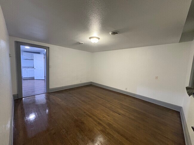 Foto del edificio - 1941 S Winona Ln