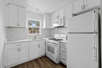 Building Photo - 923 Knight St