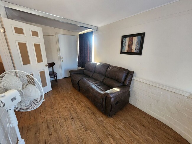 Foto del edificio - Coming Soon! Furnished One Bedroom with Bonus Room for Extra Space