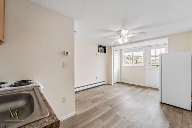 Building Photo - 1692 Memorial Dr