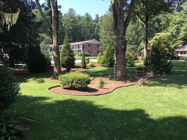 Building Photo - 101 Boyd Drive, 1C-Flat Rock condo-Quiet &...
