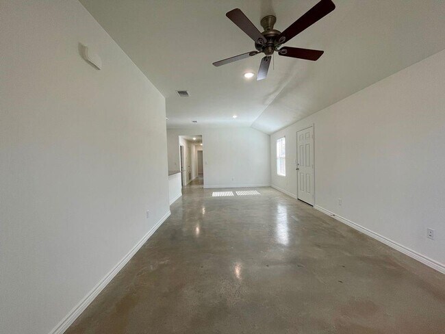 Building Photo - 2324 B Alterman Dr
