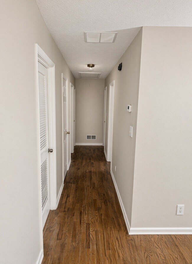 Foto del edificio - 323 Farm Pl Ct NE
