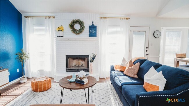 Foto del edificio - 3904 Split Oak Dr