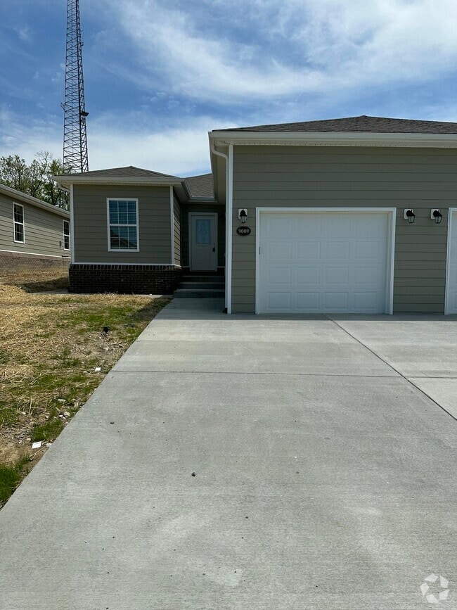Building Photo - 9005 Landon Ln