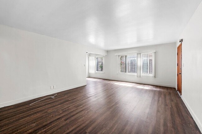 Building Photo - 10618 Crenshaw Blvd