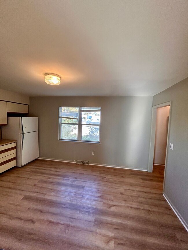 Building Photo - 3 Bed 2 bath Townhouse In Manchester York