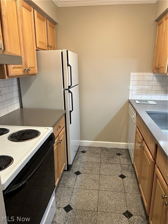 Building Photo - 23875 David Dr