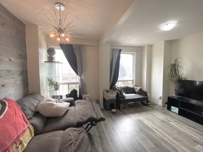 Building Photo - 33 Harvey St