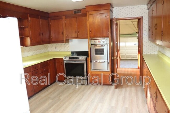 Building Photo - 21 Alva St