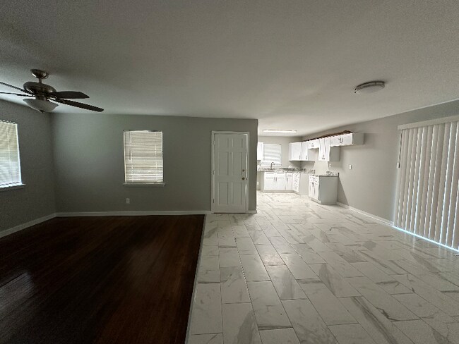 Foto del edificio - 8 Frostwood Dr