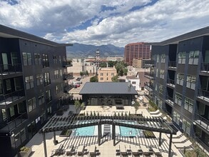 Building Photo - Avian Apartments