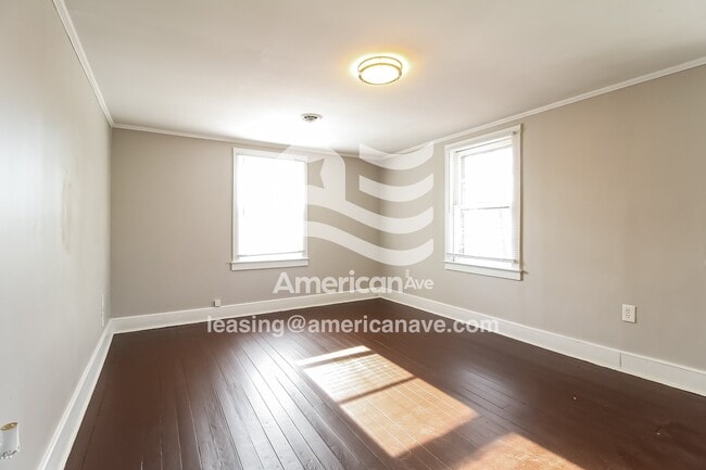 Building Photo - 202 Oak St