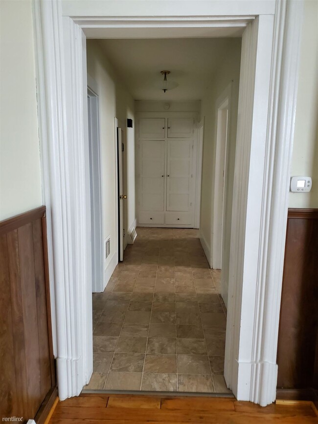 Building Photo - 2 br, 1 bath Apartment - 112 S 5th St #1