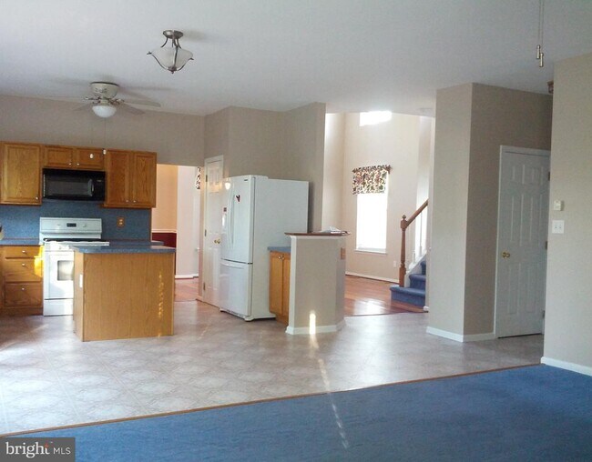 Building Photo - 46 Forsythia Ln