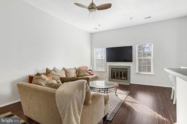 Building Photo - 5033 Beech Ct