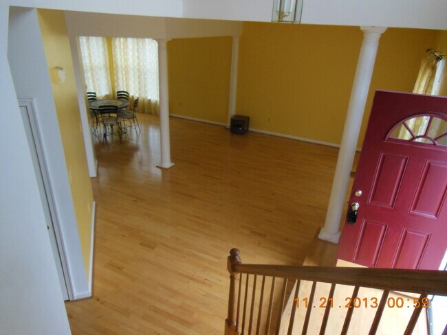 Foto del edificio - "COMING SOON" Spacious 4 + 2.5 SFH + Renov...