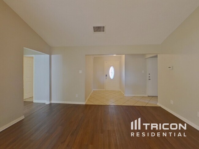 Foto del edificio - 6056 Birchhill Rd