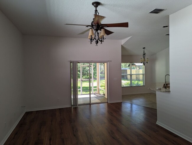 Building Photo - Beautifully remodeled from floor to ceiling!