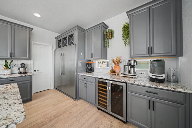 Building Photo - 6339 Knapp Dr