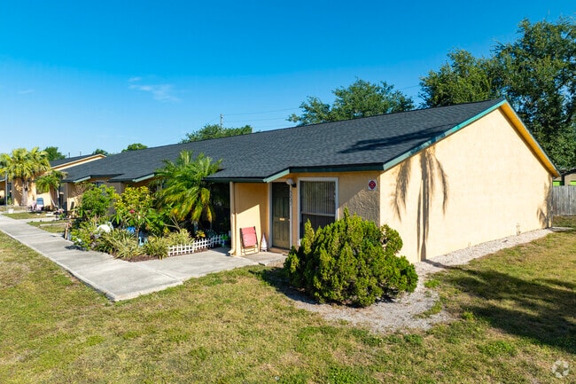 Building Photo - Springwood Villas