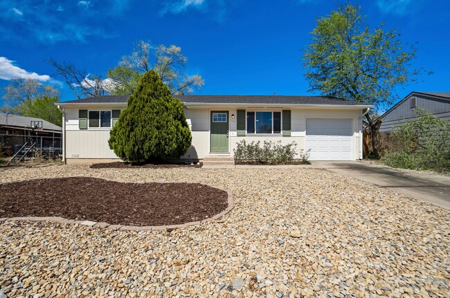 Building Photo - 2050 Del Mar Dr