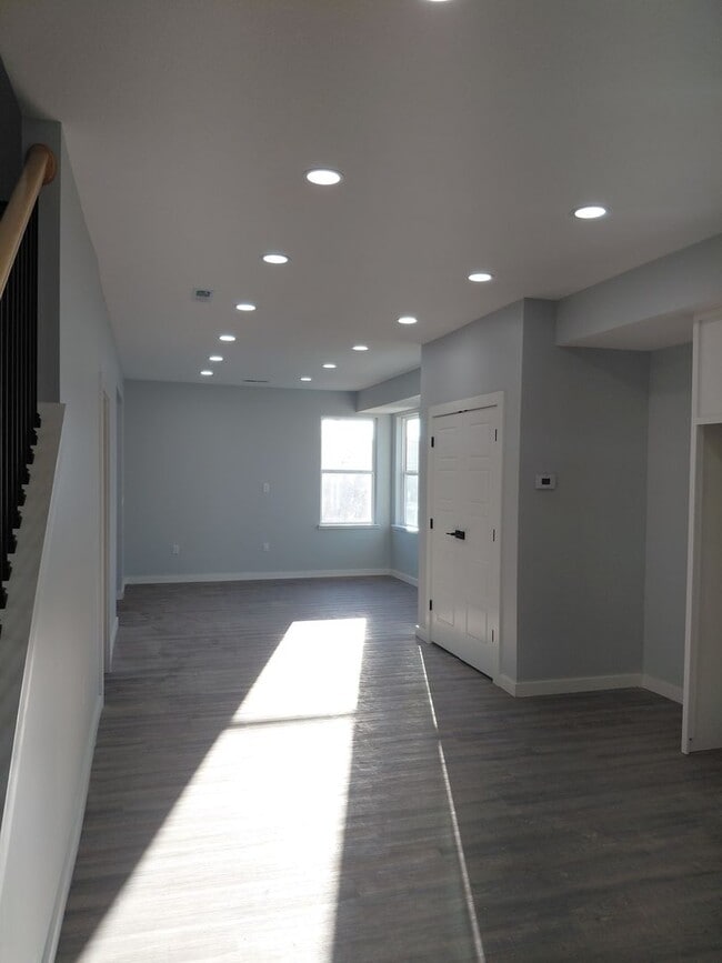 Building Photo - 707/709 Maple Street