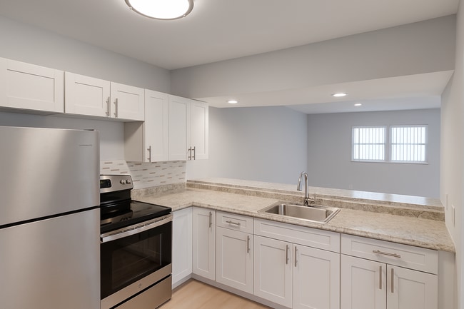 Foto del edificio - Brandon Palm Springs Apartment Homes