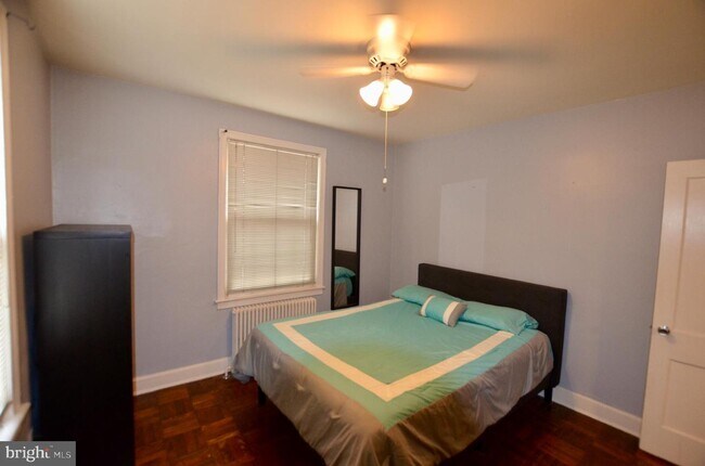 Foto del edificio - 4471 MacArthur Blvd NW