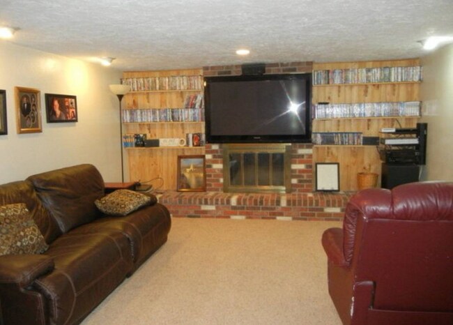 Foto del edificio - 2051 Hughes Dr