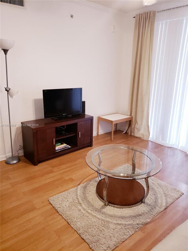 Foto del edificio - 17125 N Bay Rd