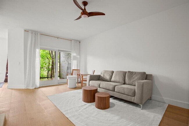 Foto del edificio - 8200 Neely Dr
