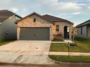 Building Photo - 1613 Edgeway Dr