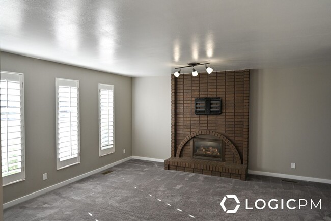 Building Photo - Beautiful Home in Sandy, UT!