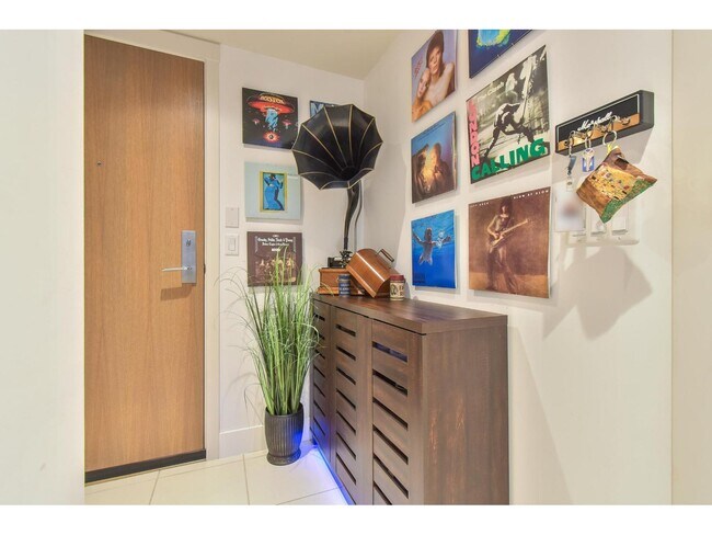 Photo du bâtiment - 15152 Russell Ave