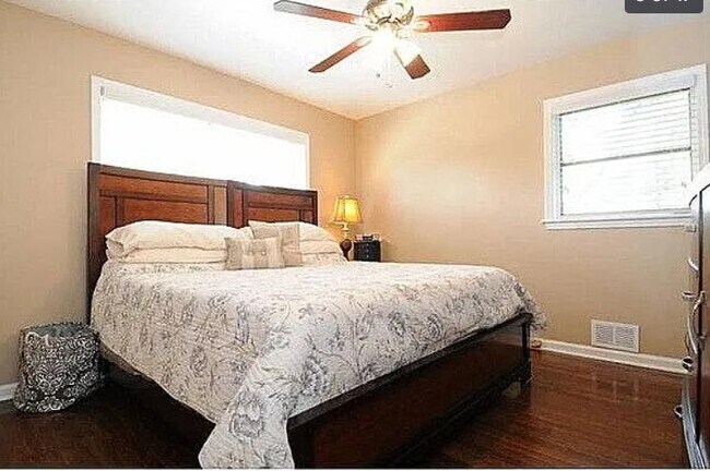 Foto del edificio - 2342 Cortez Way NE