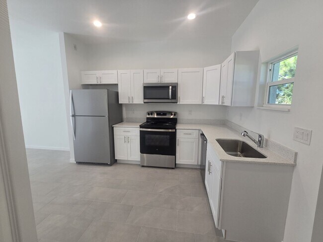 Foto del edificio - BRAND NEW 2 Bed- 2 Bath Pet-Friendly Retreat in Desirable Lake Placid!