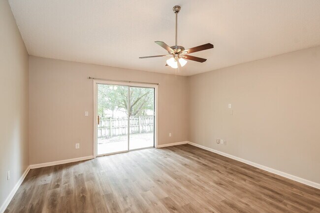 Building Photo - 2621 Fernleaf Dr