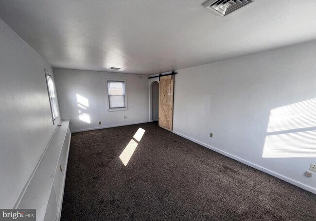 Building Photo - 302 E Howard St