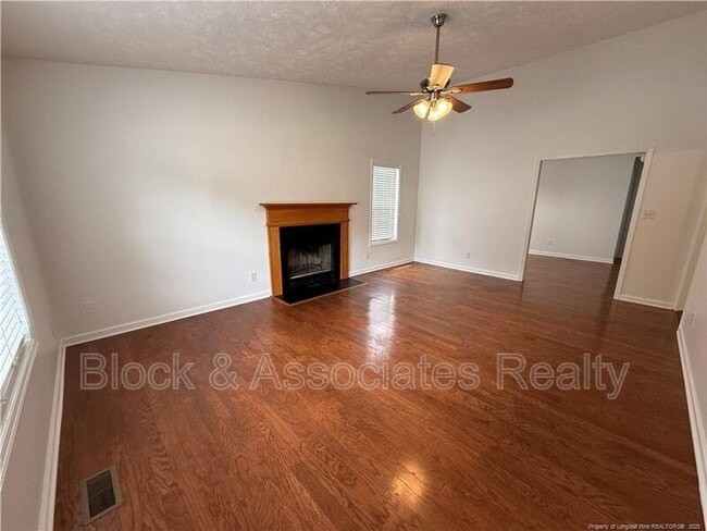 Building Photo - 5438 Biscoe St