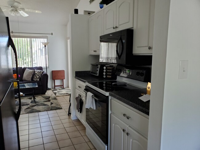 Foto del edificio - 114 Beach Park Ln