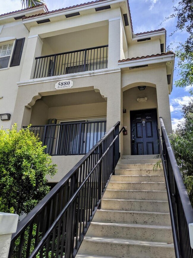 Foto del edificio - 5880 W Sample Rd
