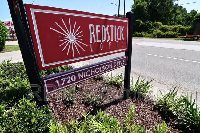 Foto del edificio - 1720 Nicholson Dr