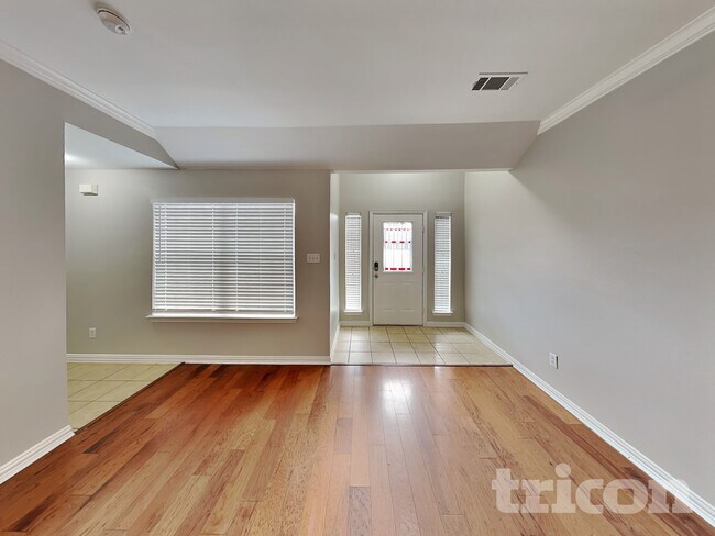 Foto del edificio - 100 Palomino Dr