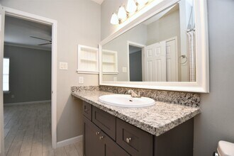 Building Photo - 382 Wilcrest Dr