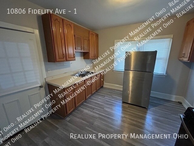 Foto del edificio - 10806 Fidelity Ave