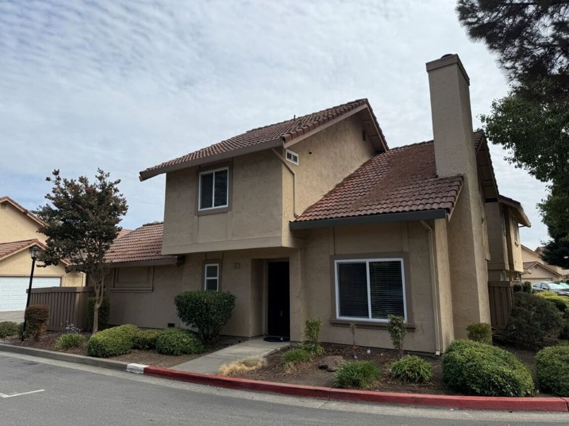 Primary Photo - Updated 3 Bedroom 2.5 Bath 2 Story Condo F...